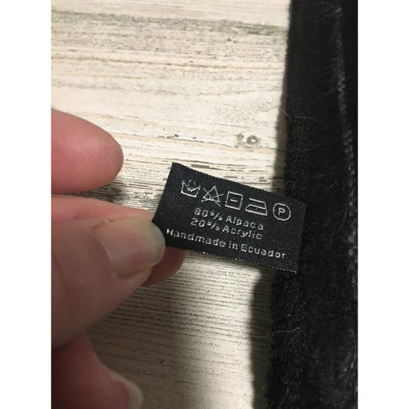 Shupaca Alpaca black, white, gray 11 1/2”x77” scarf with fringe - Picture 3 of 4